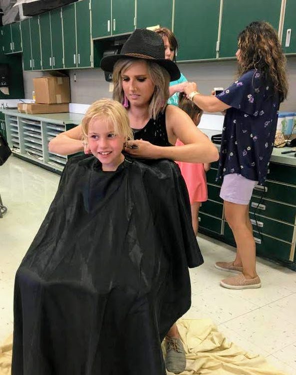 savannah cutting a child's hair